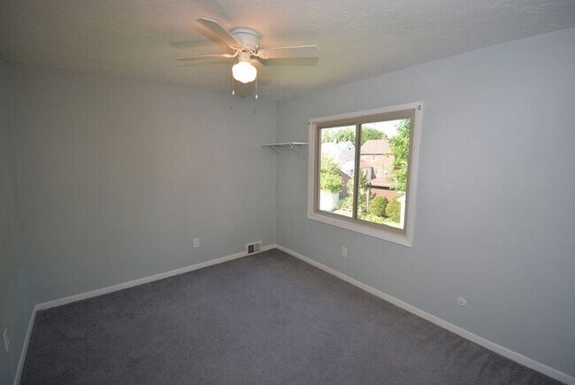 Building Photo - 4 Bedroom Home For Rent in Euclid Ohio