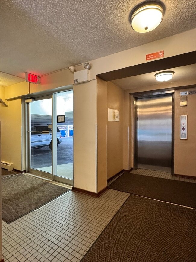 Building Photo - 201 S Maple Ave