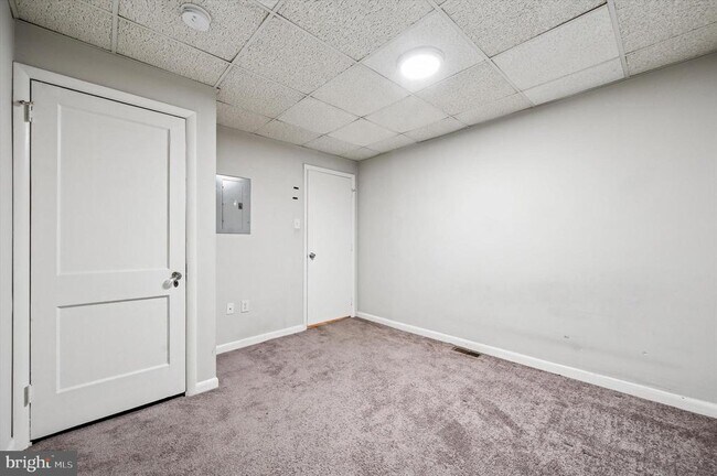 Building Photo - 271 N Wycombe Ave