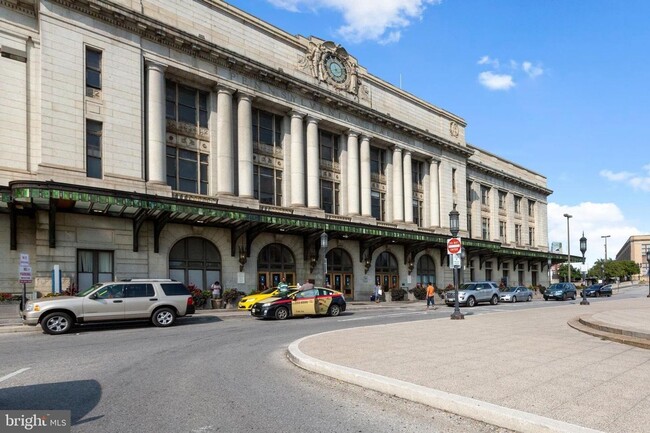 Building Photo - Amazing location close to all that Station...