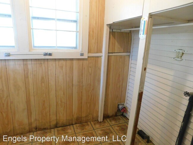 Building Photo - 5 br, 2 bath House - 524 W 4th