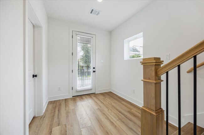Building Photo - 1629 Beall St