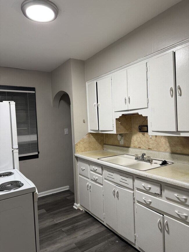 Building Photo - 1 bed 1 bath duplex