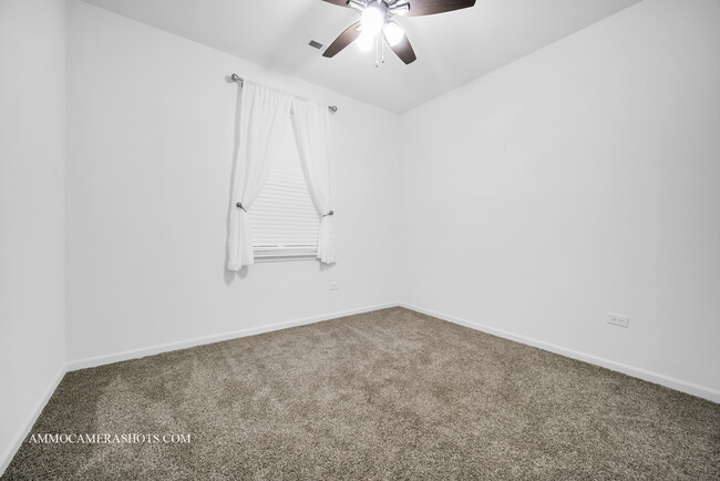 Building Photo - 325 Sussex Ln