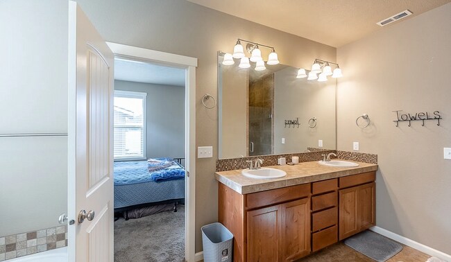 Building Photo - Beautiful Home In Mae Valley