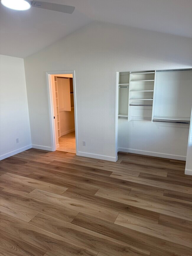 Building Photo - 3624 W Elgin St