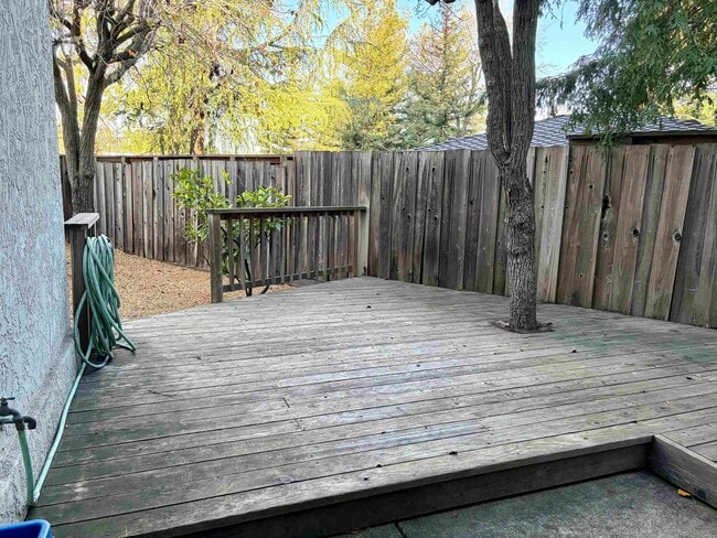 Building Photo - 600 Chandon Ct