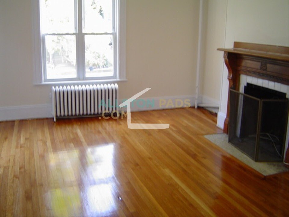 Building Photo - 140 Brooks St