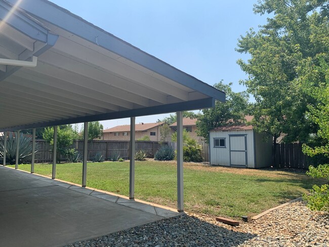 Building Photo - Make this your new home!