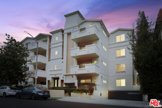 Building Photo - 1726 S Bentley Ave