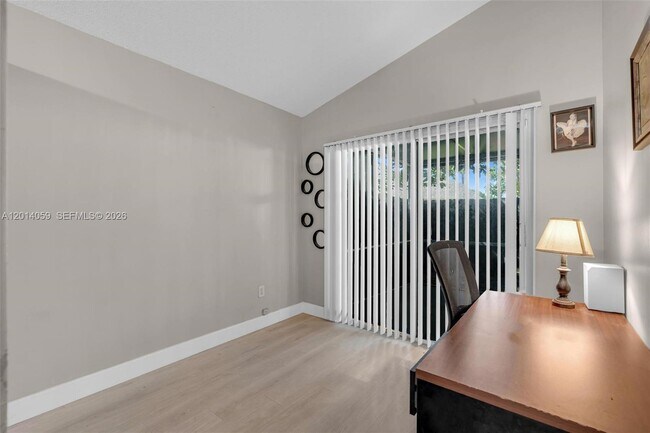 Building Photo - 1308 E Glen Oak Rd