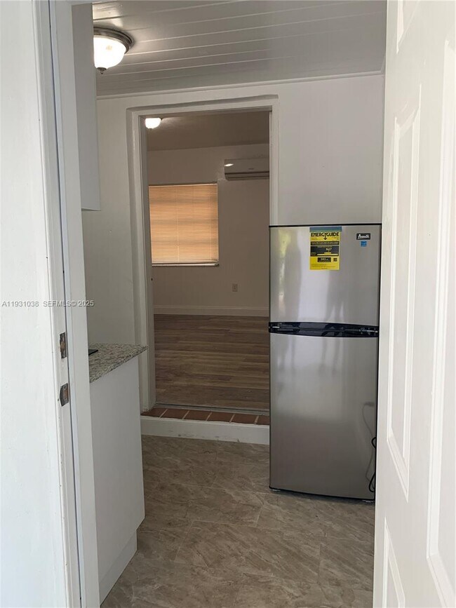 Building Photo - 6290 SW 39th St