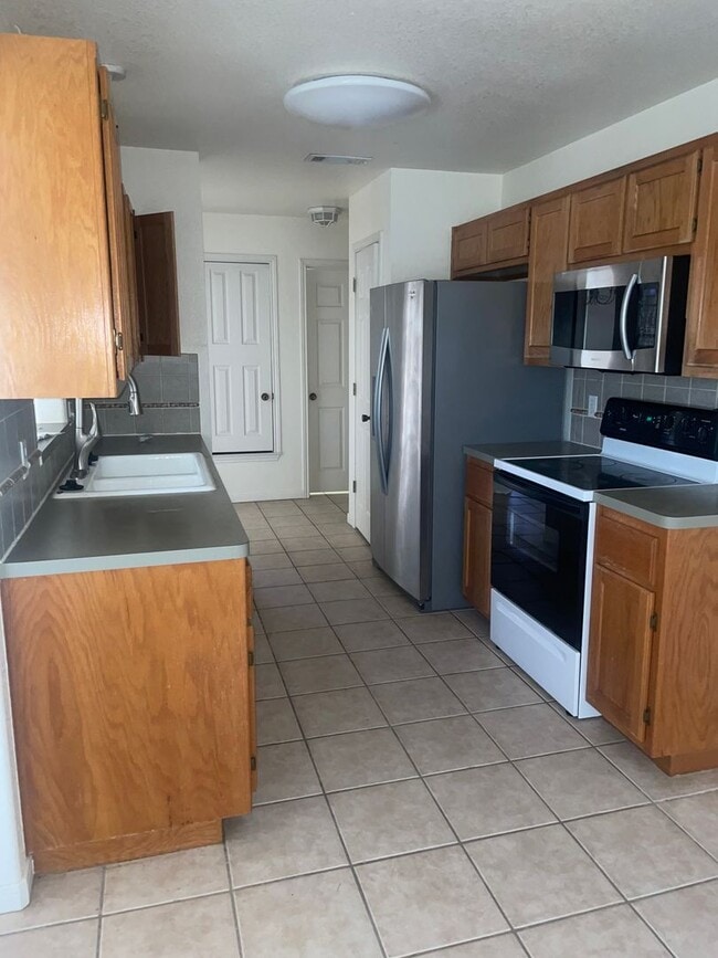 Building Photo - Super Cute Corner Lot House Ready to be called your HOME.