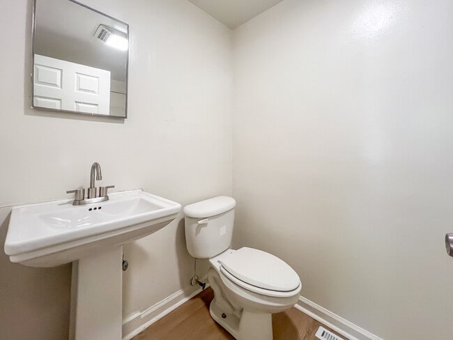 Building Photo - 39 Fox Hill Dr