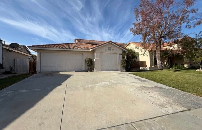 Building Photo - 2565 W Fairview Dr