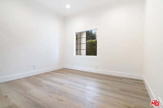 Building Photo - 466 S Orlando Ave