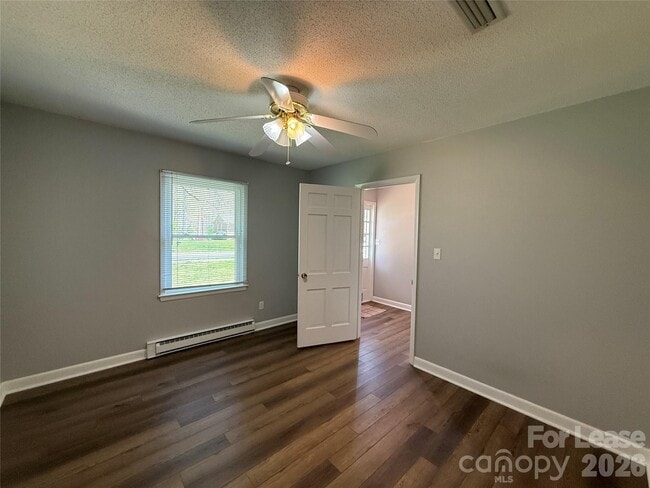 Building Photo - 851 Fieldstone Rd