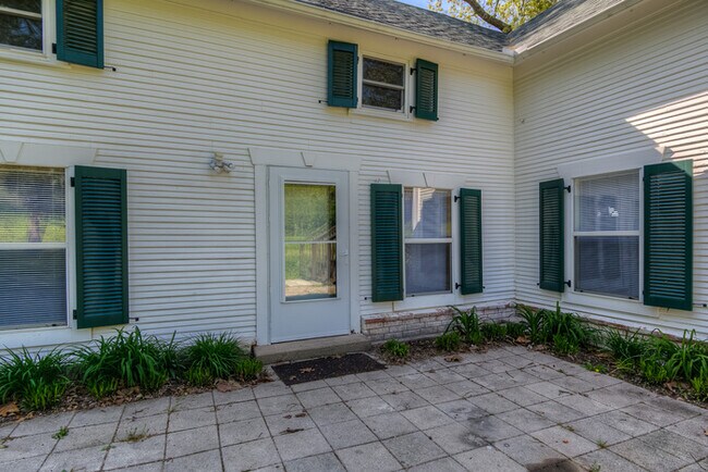 Building Photo - 369 Steele Rd