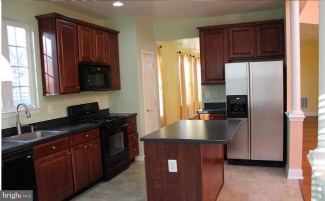 Building Photo - 224 Starboard Way