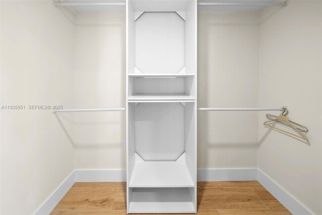 Building Photo - 10001 E Bay Harbor Dr