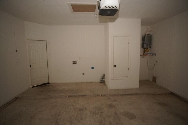 Building Photo - 14221 Peyton Edwards Ave