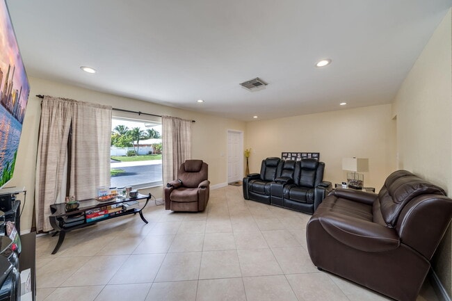 Building Photo - 9603 NW 67th Ct