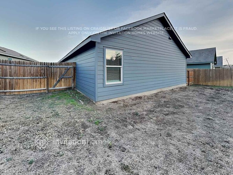 Building Photo - 5715 Leon Pl