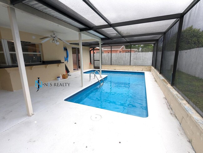 Building Photo - JUST REDUCED!!!   SCREENED IN POOL, WINE F...