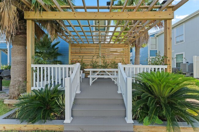 Building Photo - 3506 Cove View Blvd