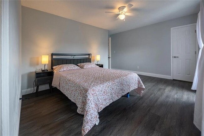 Building Photo - 4984 Meadow Ln