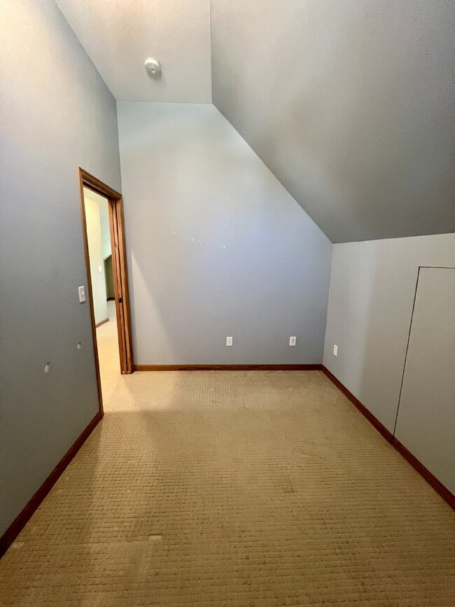 Building Photo - Charming Three Bedroom Home!