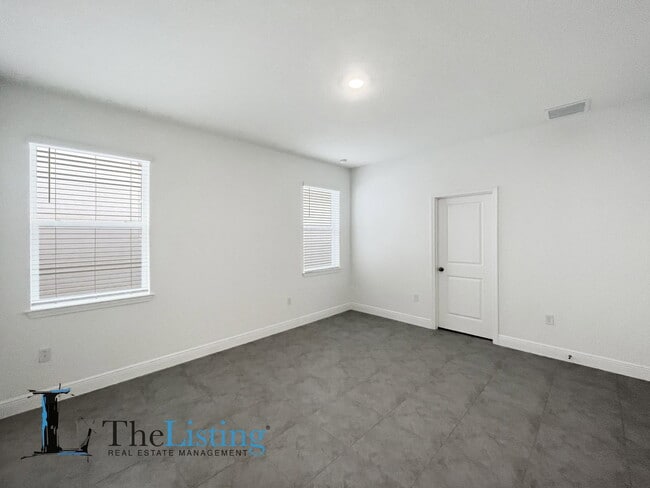 Building Photo - 2016 Sunshine Peak Dr