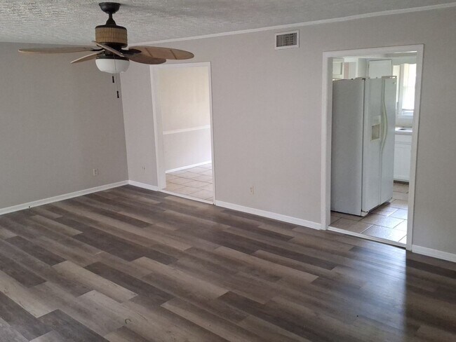 Building Photo - Charming Three Bedroom home available in Phenix City Al!