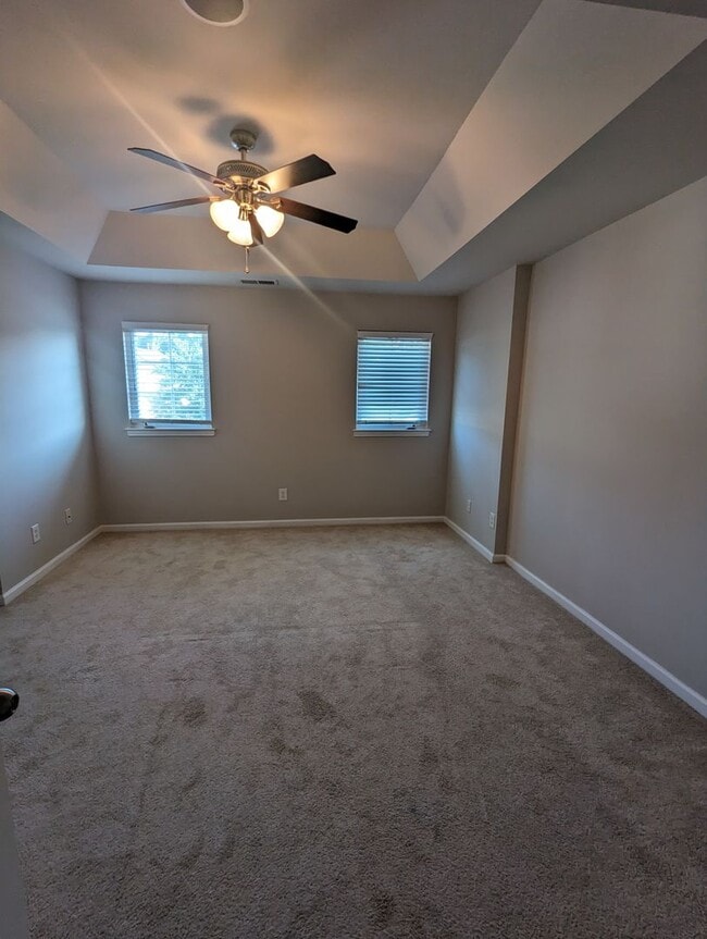 Building Photo - Townhome Close to I-485 and Shopping/Restaraunts