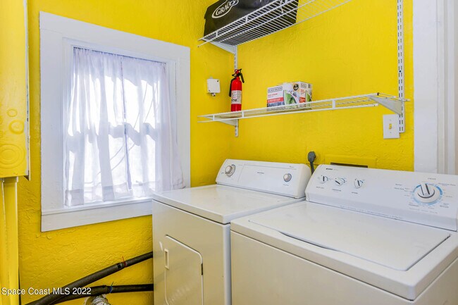 Building Photo - 27 E Ave A