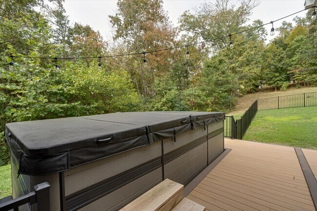 Building Photo - Move-In Ready Luxury in Island Point Estates