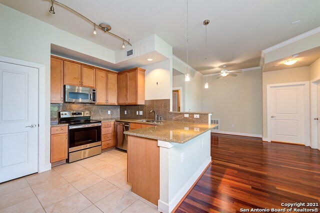 Building Photo - 7342 Oak Manor Dr