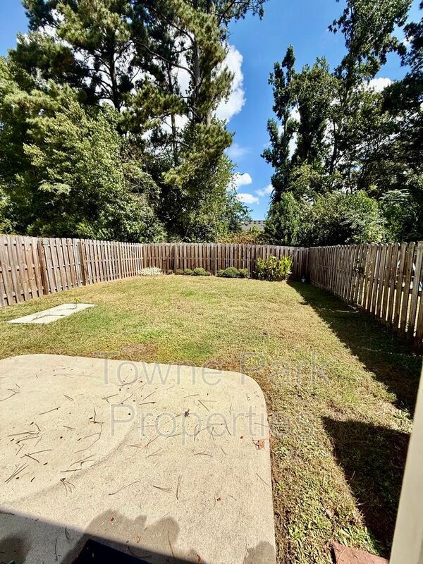 Building Photo - 822 Whispering Willow Ct