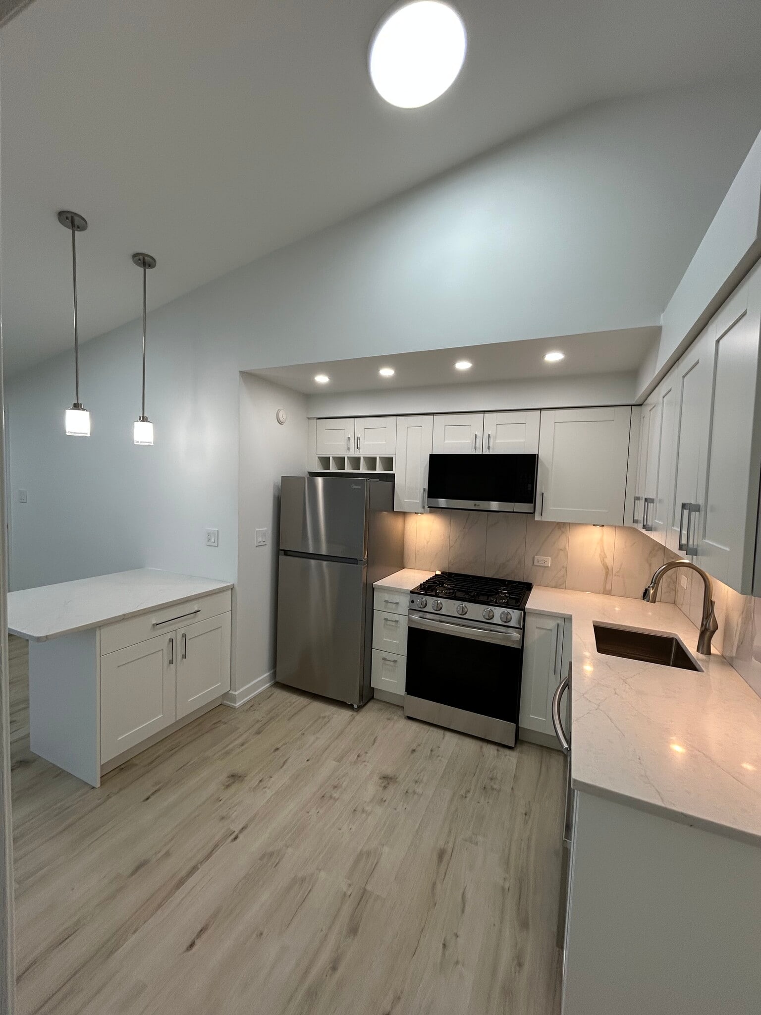 Kitchen - 18 Echo Ct