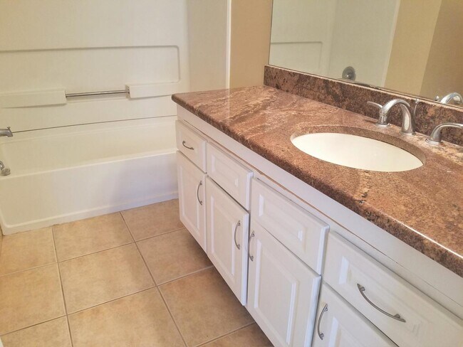 Building Photo - 815 W Boynton Beach Blvd