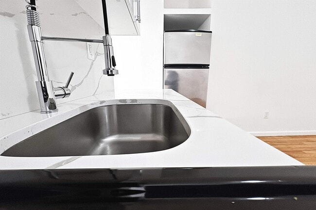 Building Photo - 35 Rock St