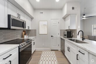 Building Photo - Haven at Towne Center