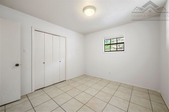 Building Photo - 516 Hillside Ave