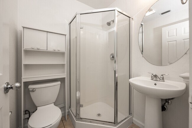 Building Photo - 2025 Northfield Dr