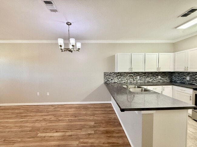 Building Photo - Immaculately updated 3/2.5 Three-Story Maitland Condo in Visconti!