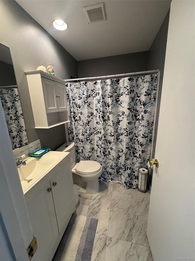 Building Photo - 17 The Knolls