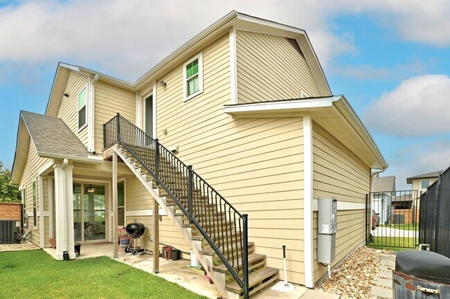 Building Photo - 8007 Orizzonte St