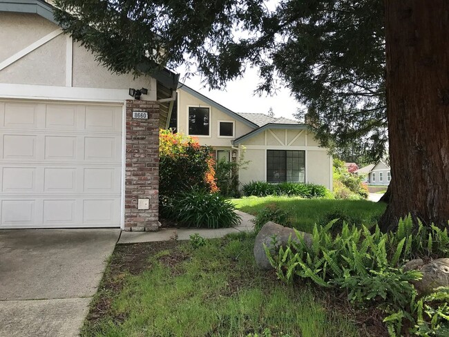 Primary Photo - Large 4 bedroom 2.5 bath