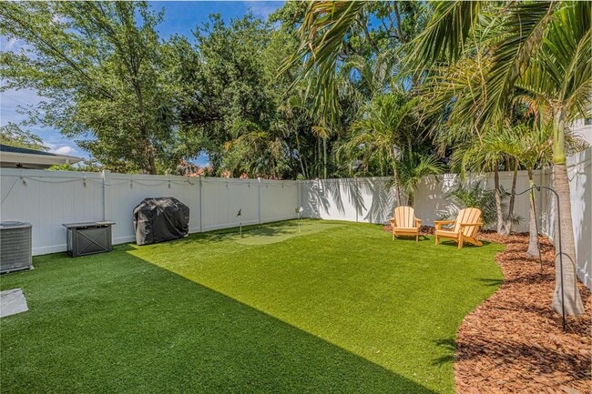 Building Photo - 307 S Gomez Ave