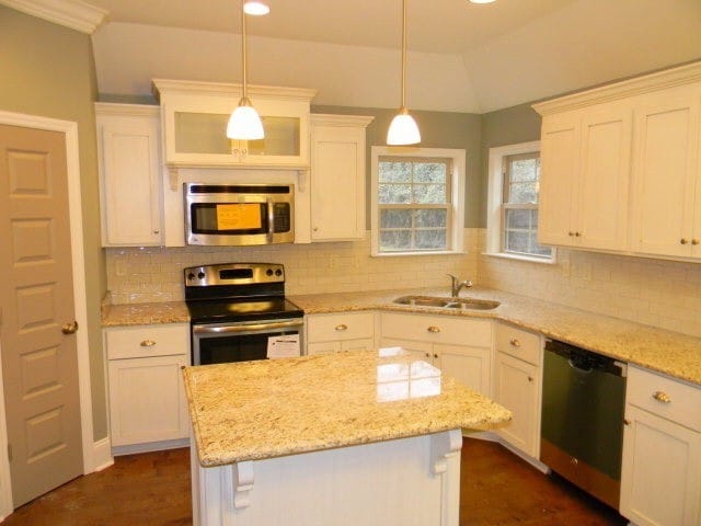 Building Photo - Modern 4BR Home with Open Layout, Granite Counters & Community Pool Access